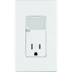 Leviton Decora 15 A Combo Sgl Outlt W/ Led Sensor Guide Lt Wh